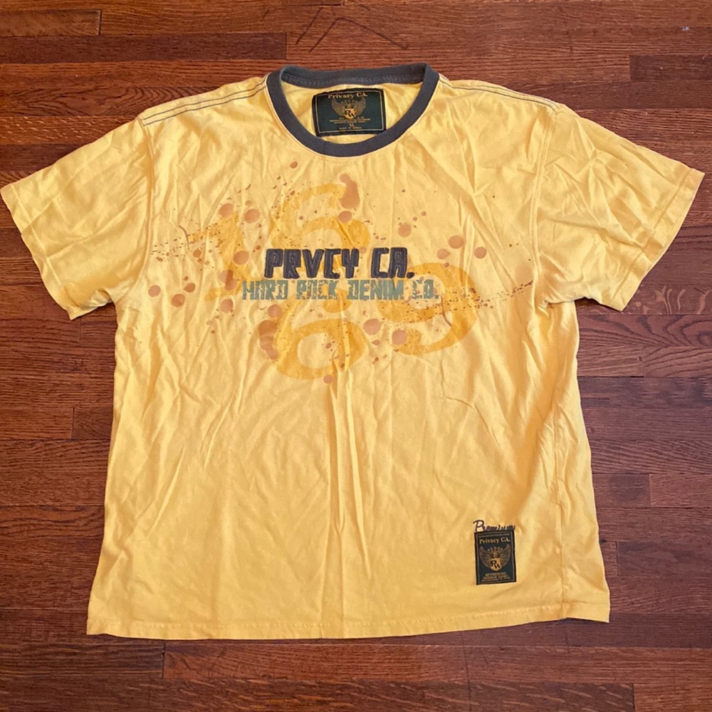 Privacy CA t-shirt size XL in pre-owned condition